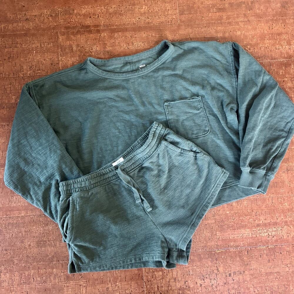 Aerie Women’s Size Medium Matching Set Long Sleeve Shorts Loungewear Green